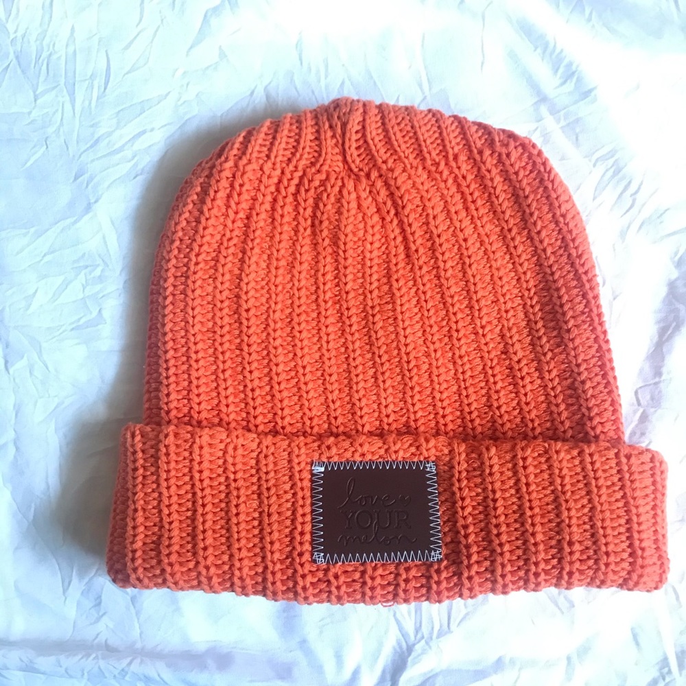 Love your melon beanie ! Brand new